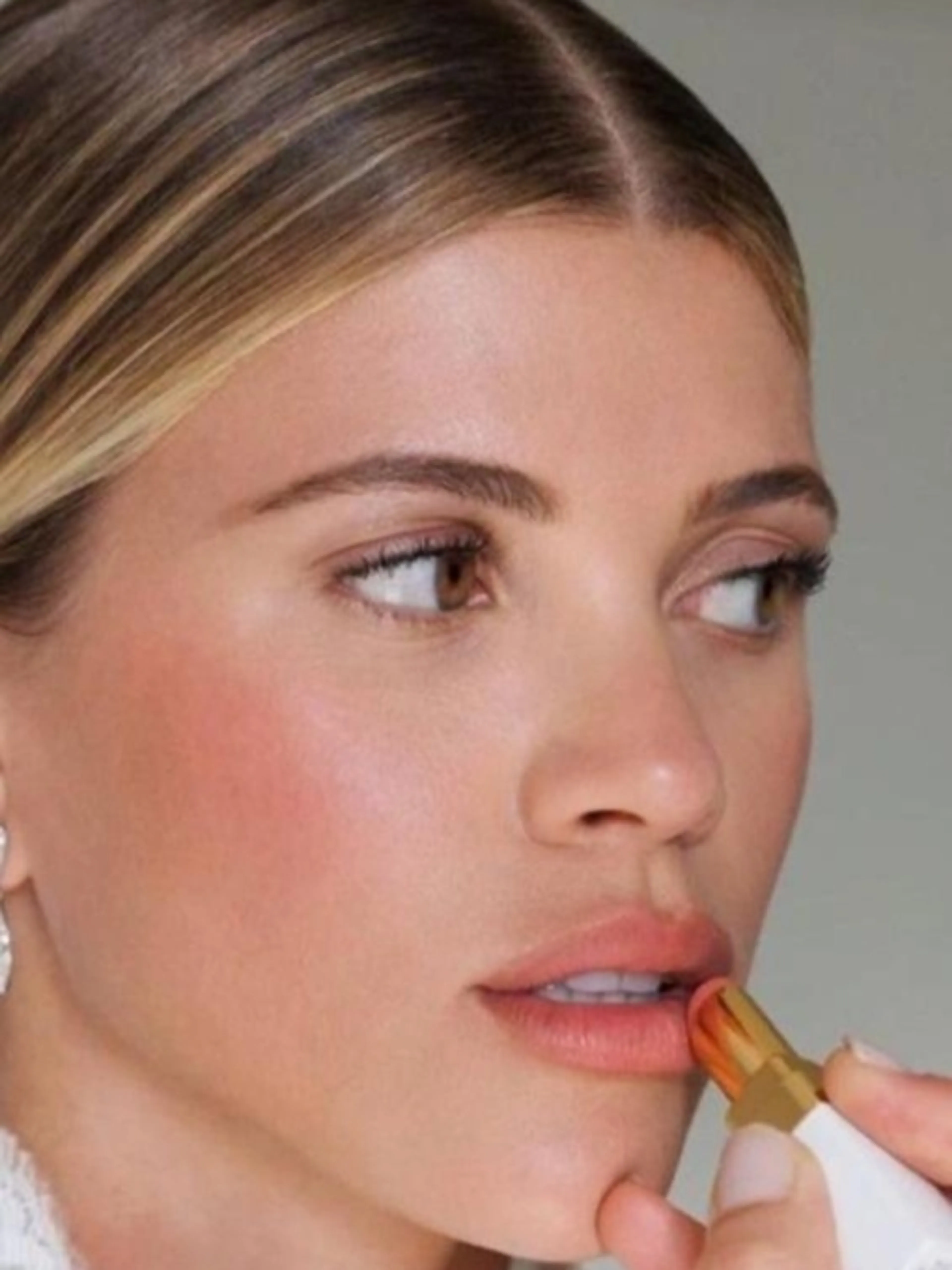 Image de présentation pour l'offre Atelier Collectif "Fresh Minimalist" le Look inspiré par la maquilleuse de Sofia Richie à l'occasion de son mariage 💍✨️ par Bita D'Olivier MUA