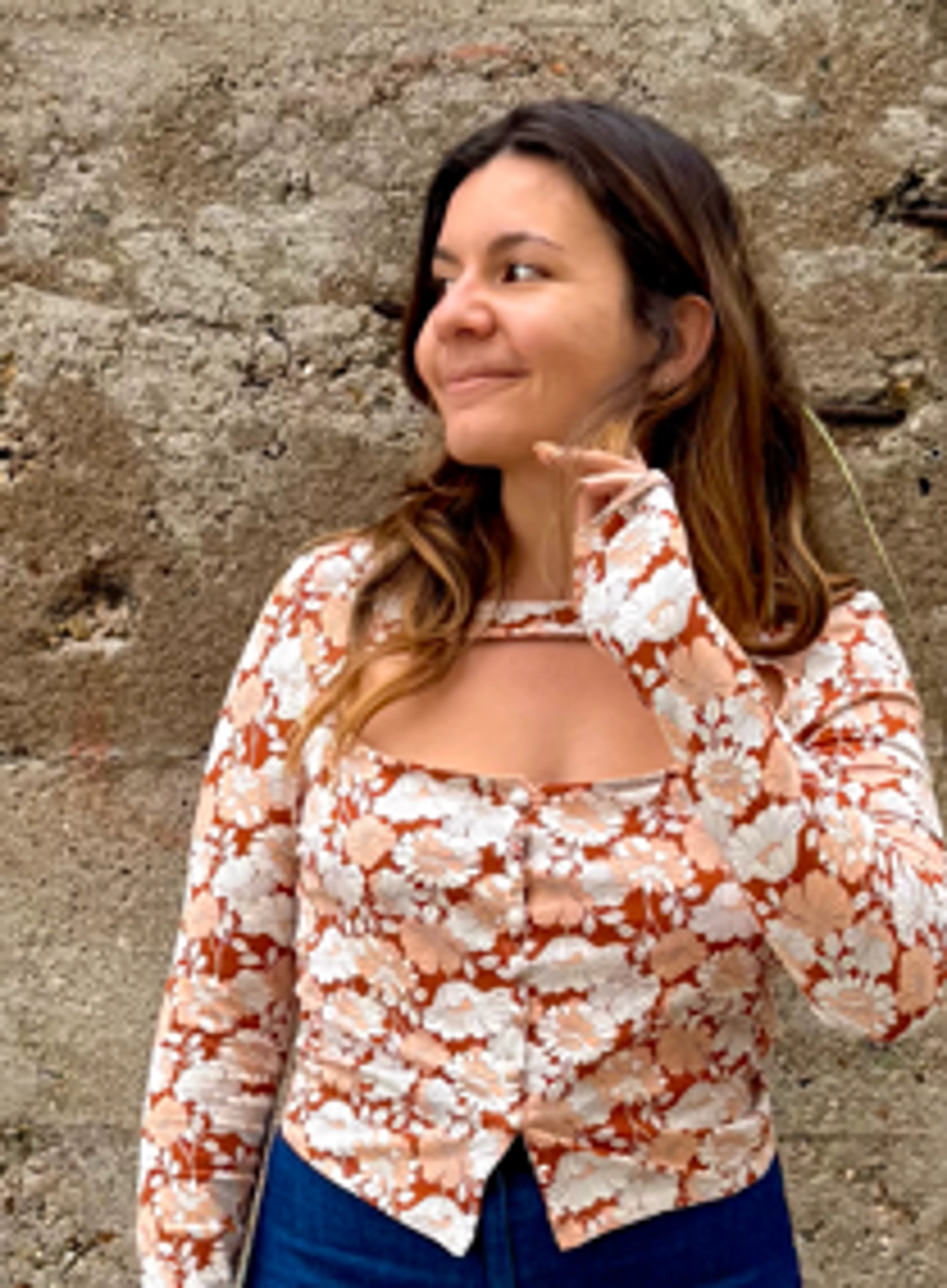 Image de présentation pour l'offre COMMENCER LA COUTURE SEUL. Comment apprendre la couture de A à Z en autodidacte ? par Camille