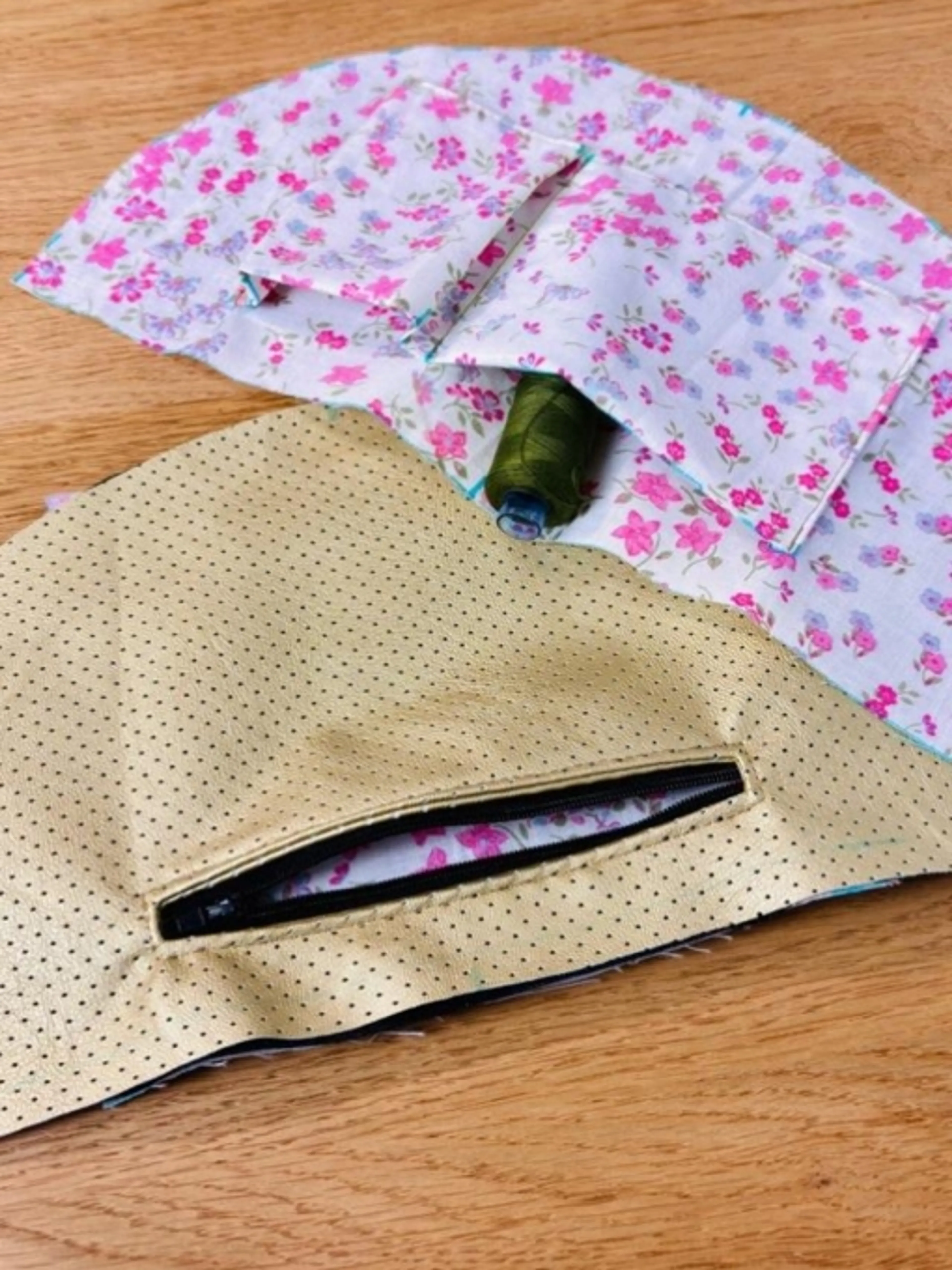 Image de présentation pour l'offre Mon sac-banane avec une poche arrière zippée et une poche interne à soufflet 🪡 par Atelier Alaska