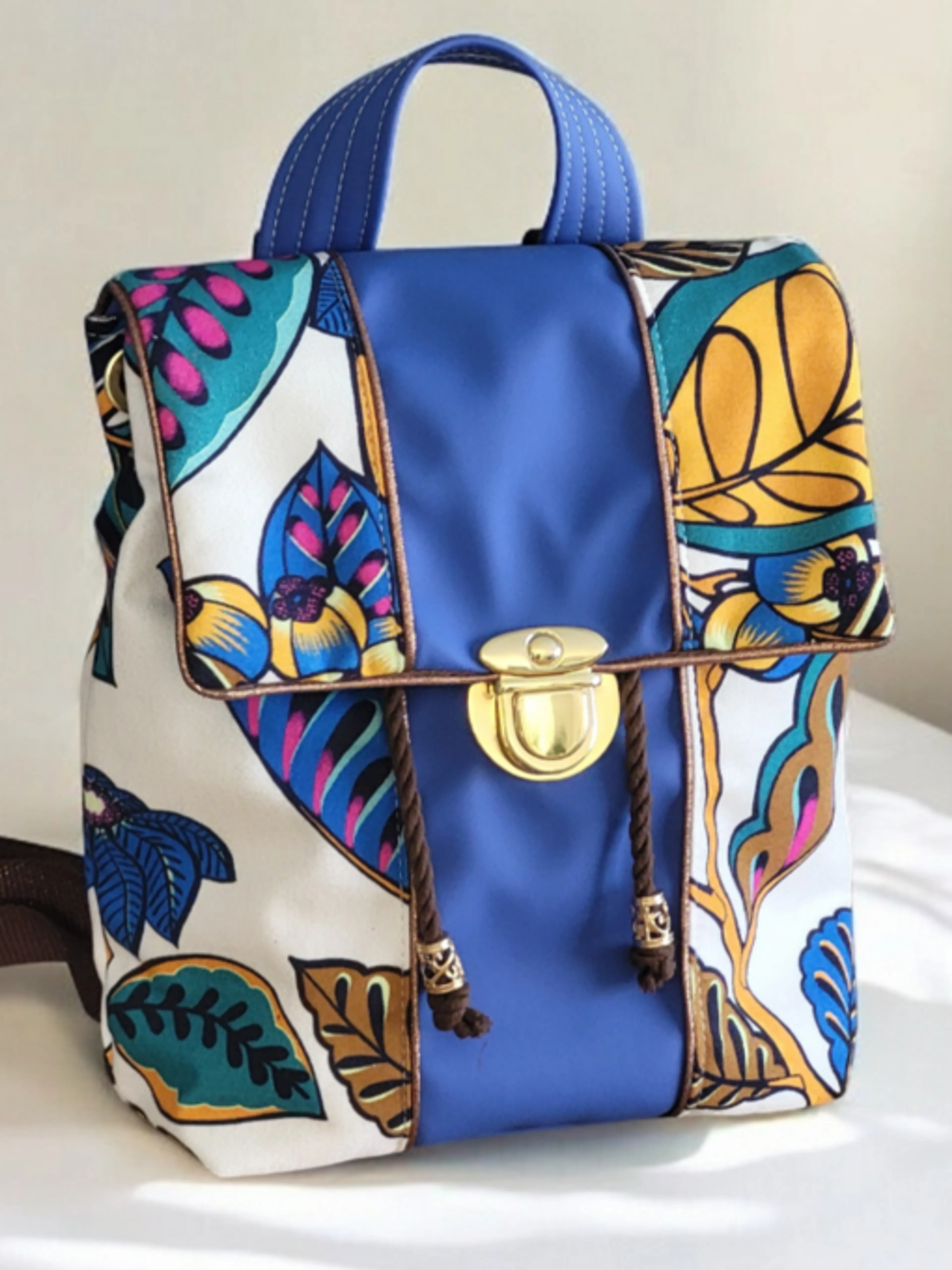 Image de présentation pour l'offre MASTERCLASS COUTURE Cousez votre sac à dos "Colorful"! par Hélène