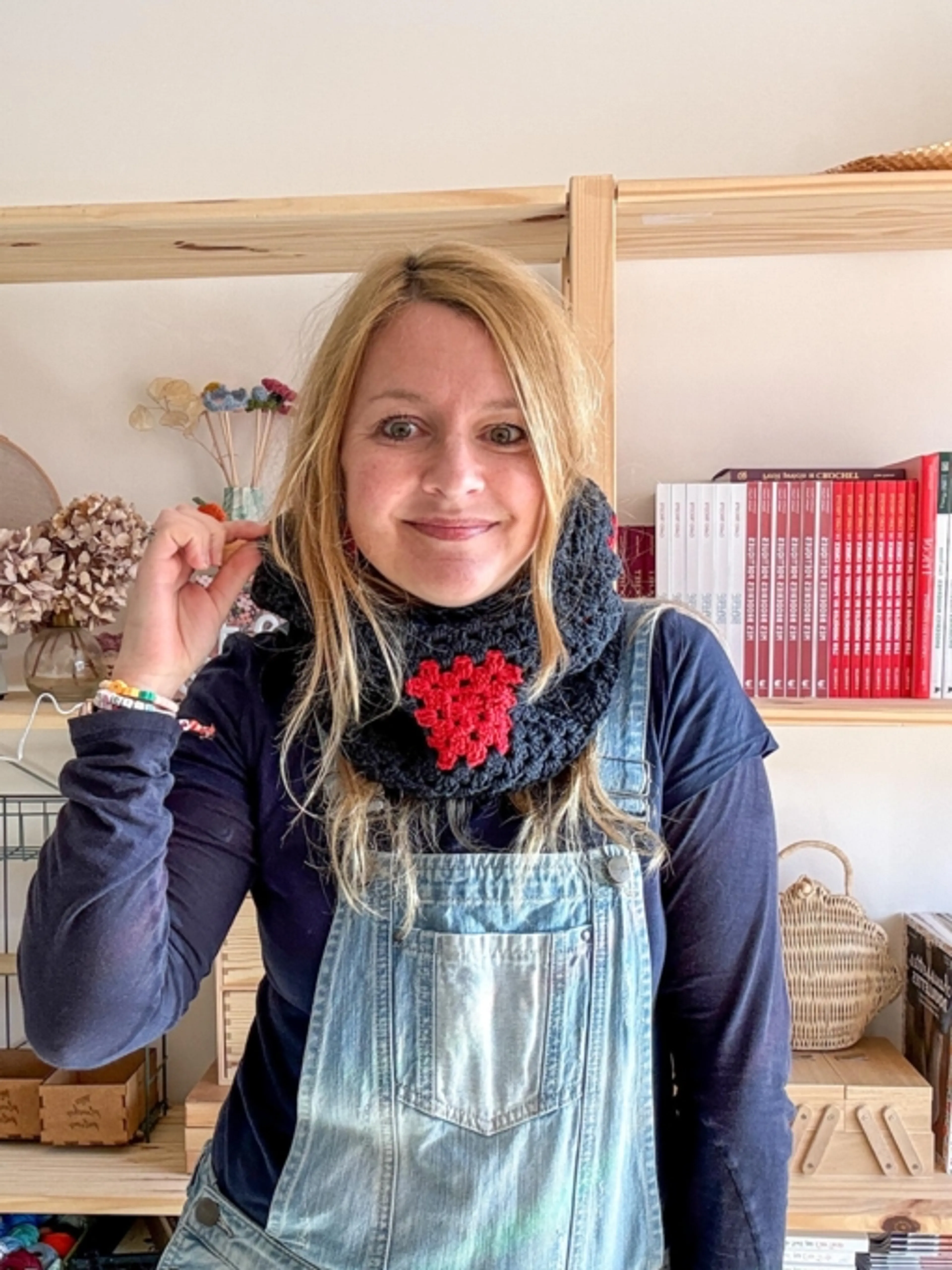 Image de présentation pour l'offre CAGOULE AU CROCHET - Toutes les explications en visio pour apprendre à crocheter une cagoule ensemble par Caro Tricote