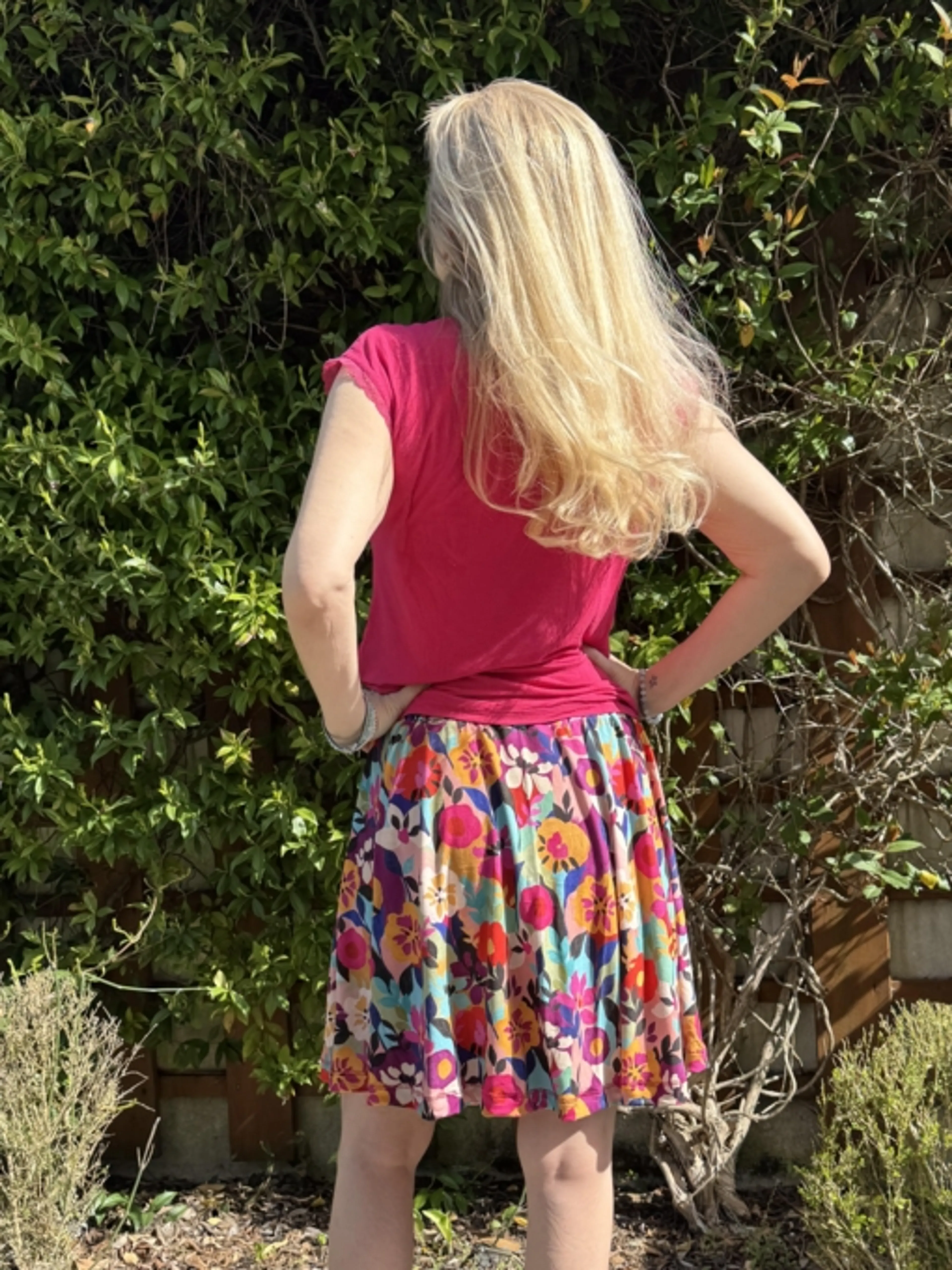 Image de présentation pour l'offre Coudre une Jupe en Jersey sans surjeteuse - Patron Offert Jupe Kaylee - Du 34 au 48. par Viny DIY