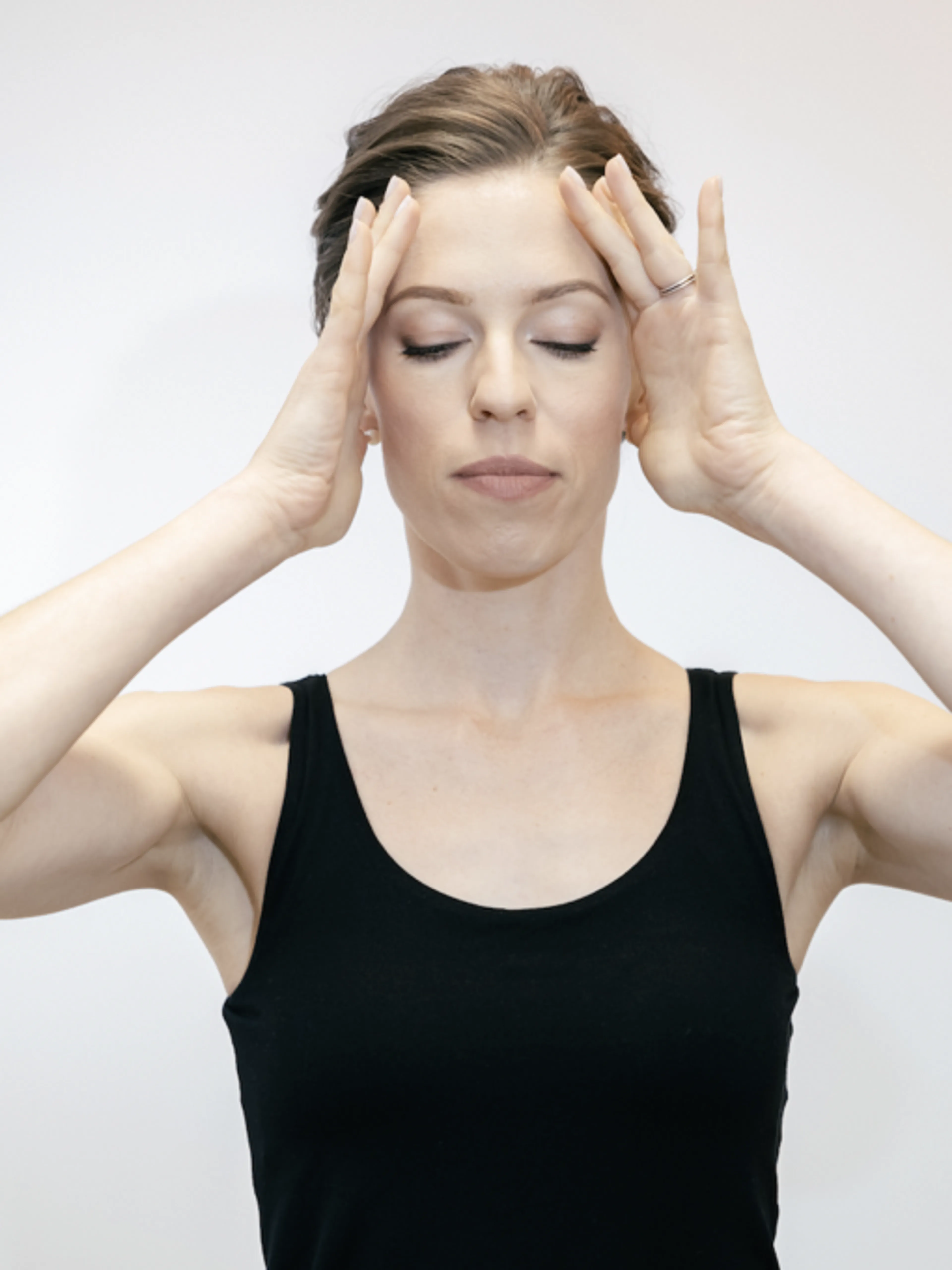 Initiation à la gymnastique faciale : redessinez votre visage naturellement