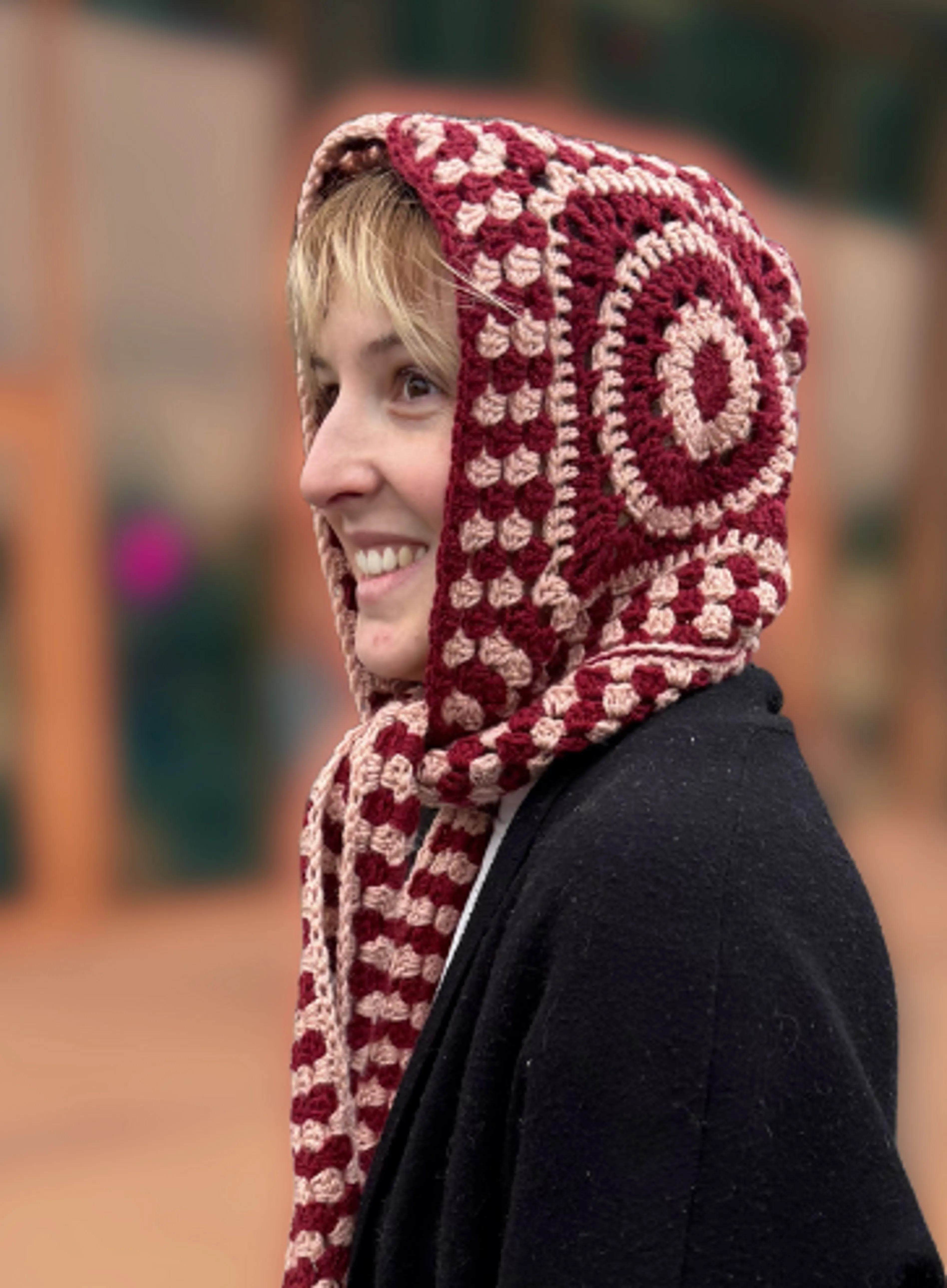 Image de présentation pour l'offre Comment crocheter une capuche en granny square. par Lucille