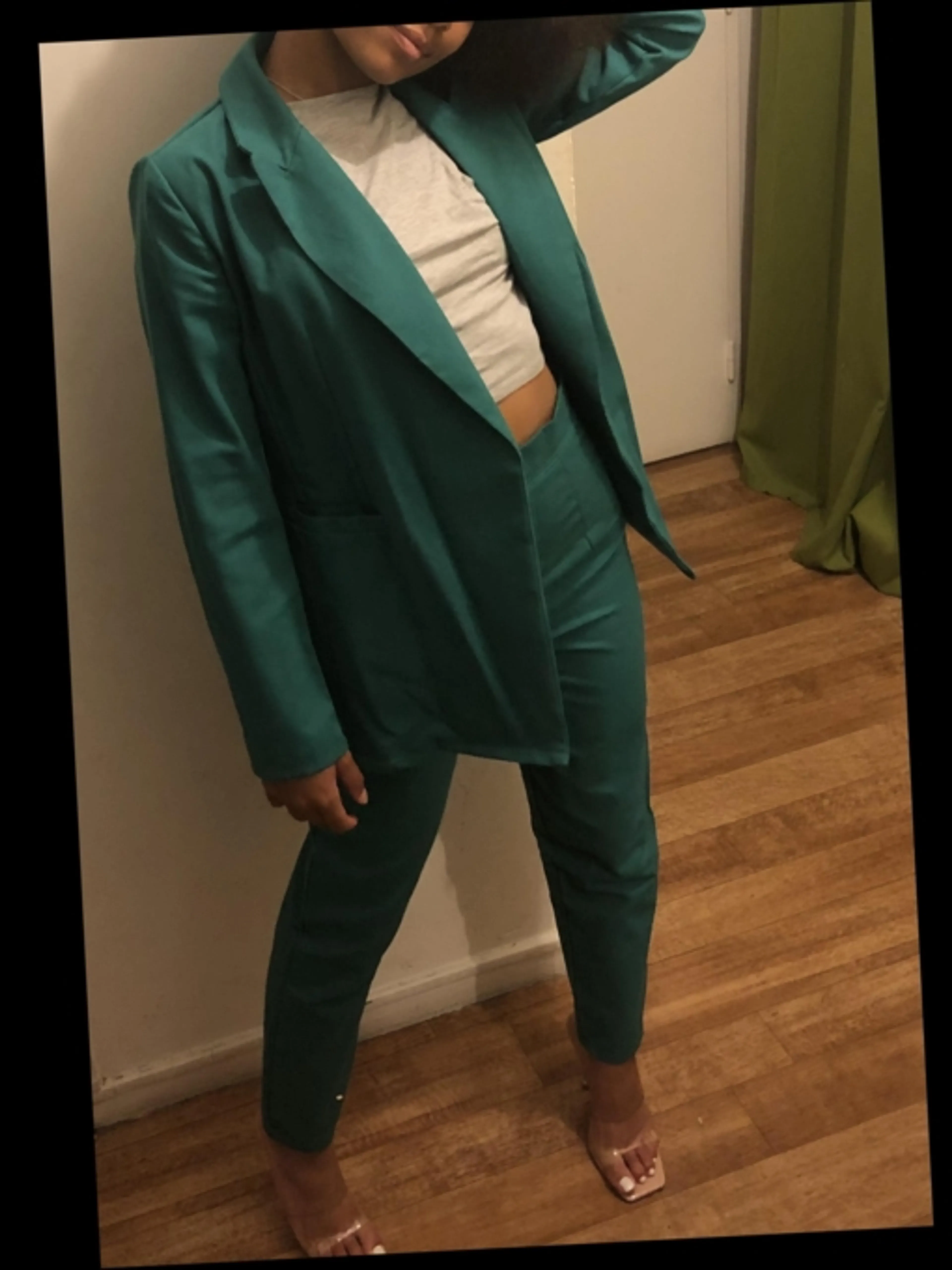 Image de présentation pour l'offre Cours de couture, confection sur mesure et retouches par Virginie