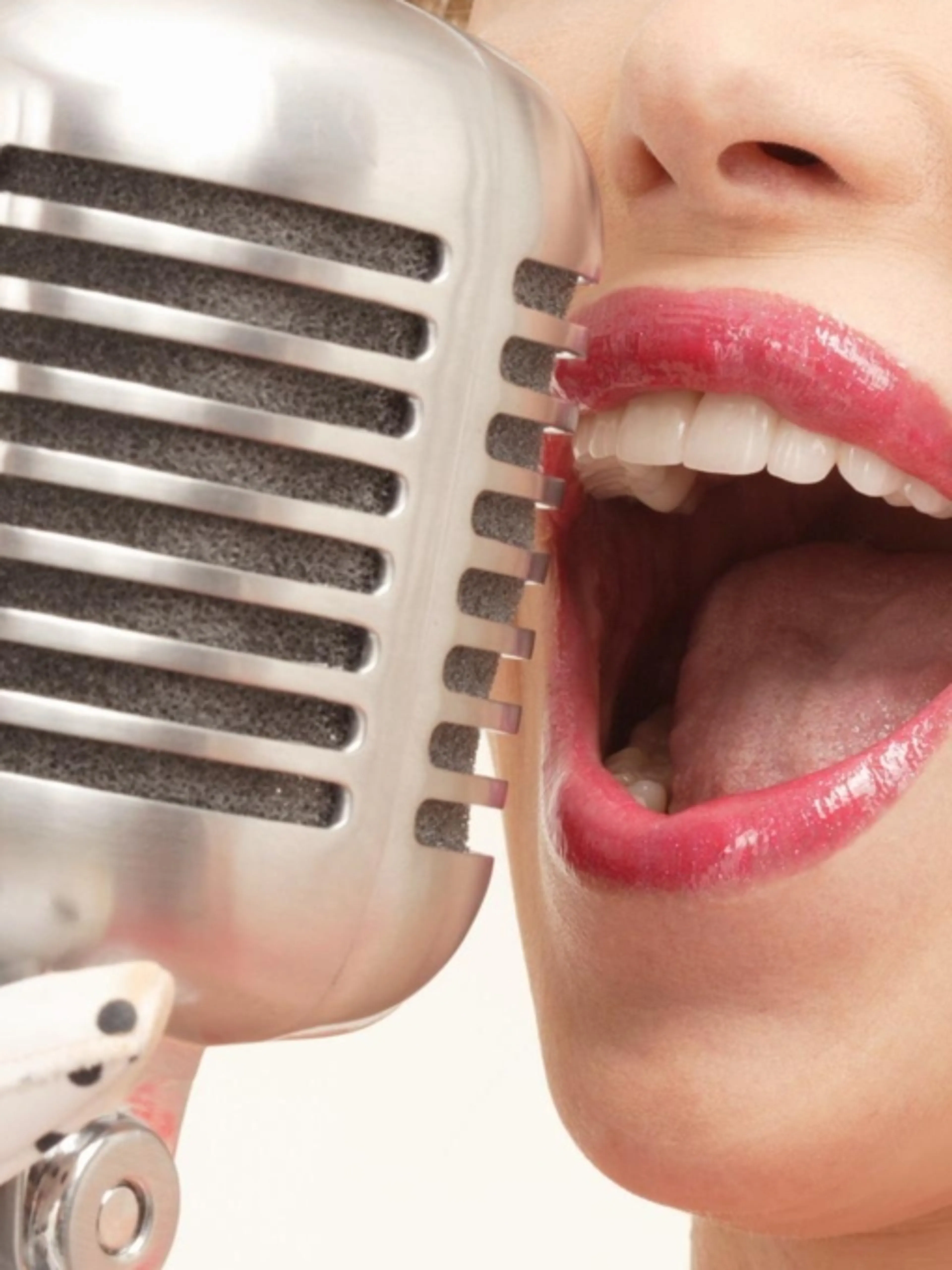 Cours de chant particuliers pour révéler votre voix et connaître votre tessiture. Travailler le souffle, la justesse, l'intensité, les nuances.