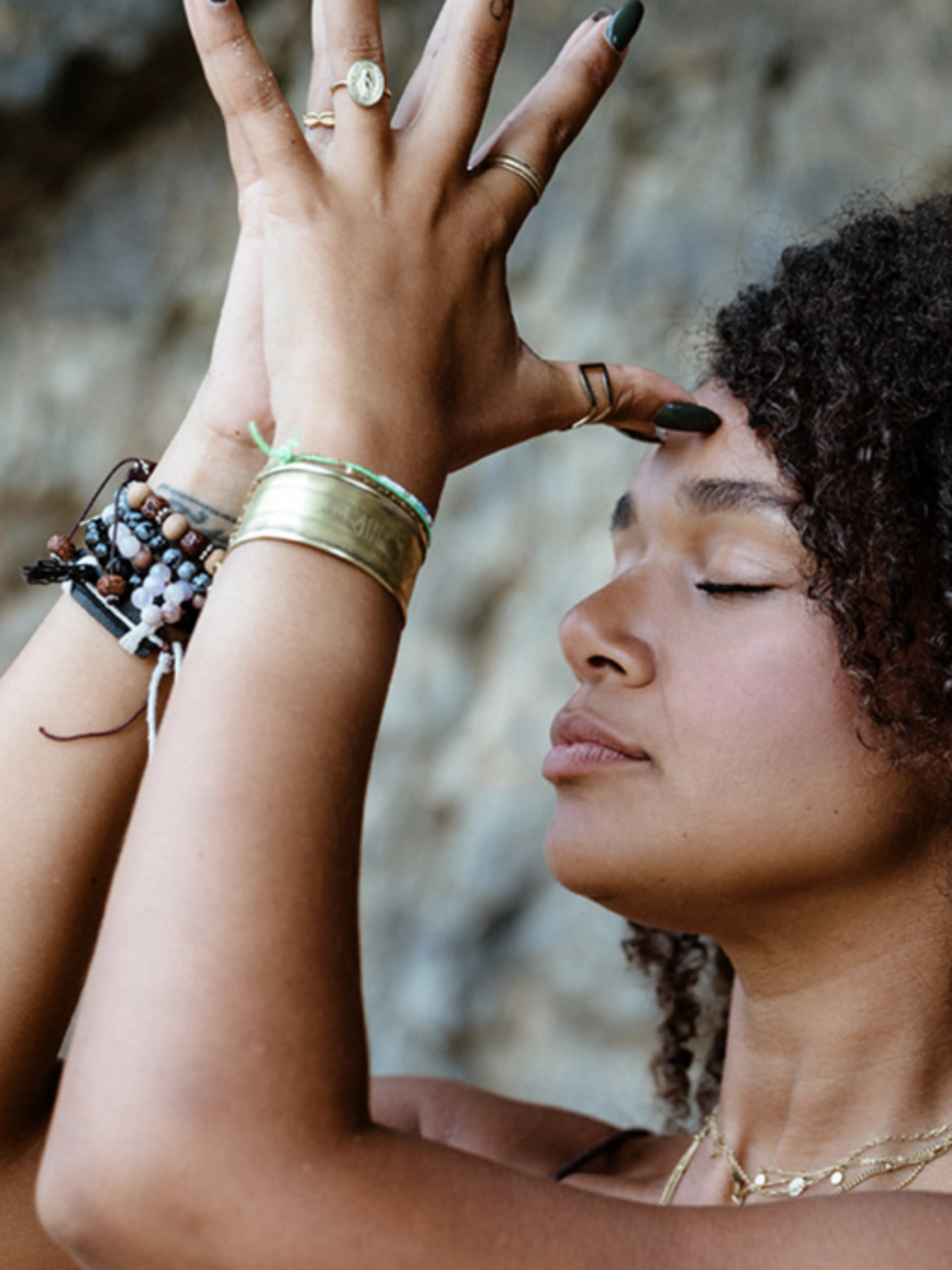Image de présentation pour l'offre Professeure de yoga passionnée depuis 2016. J'offre des cours sur mesure alliant créativité et gestion du stress, adaptés à chaque âge et niveau. par Shirley