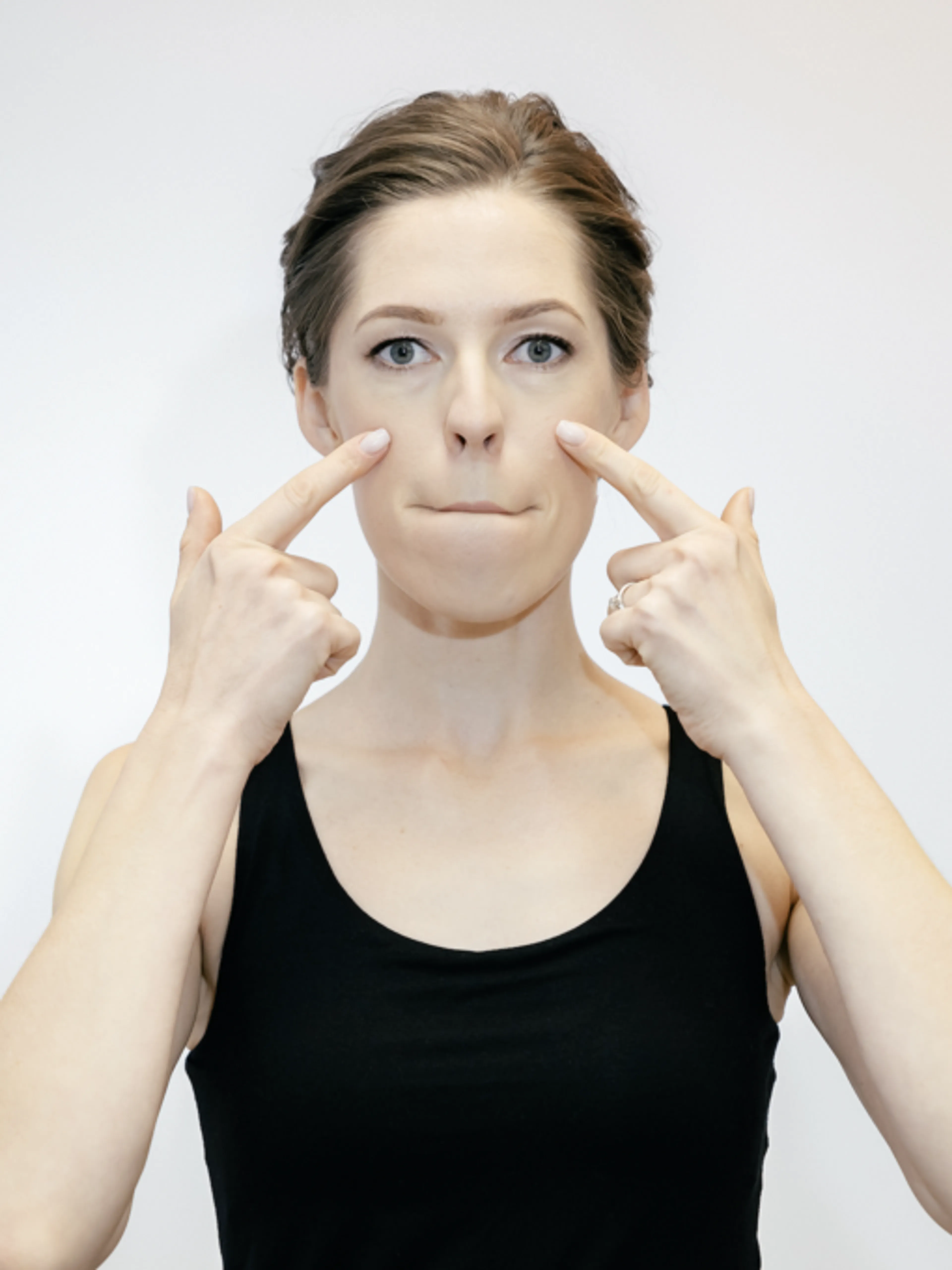 Image de présentation pour l'offre Bye-bye Sillons ! Yoga du visage pour lisser, lifter et illuminer le bas du visage par Masha Marques