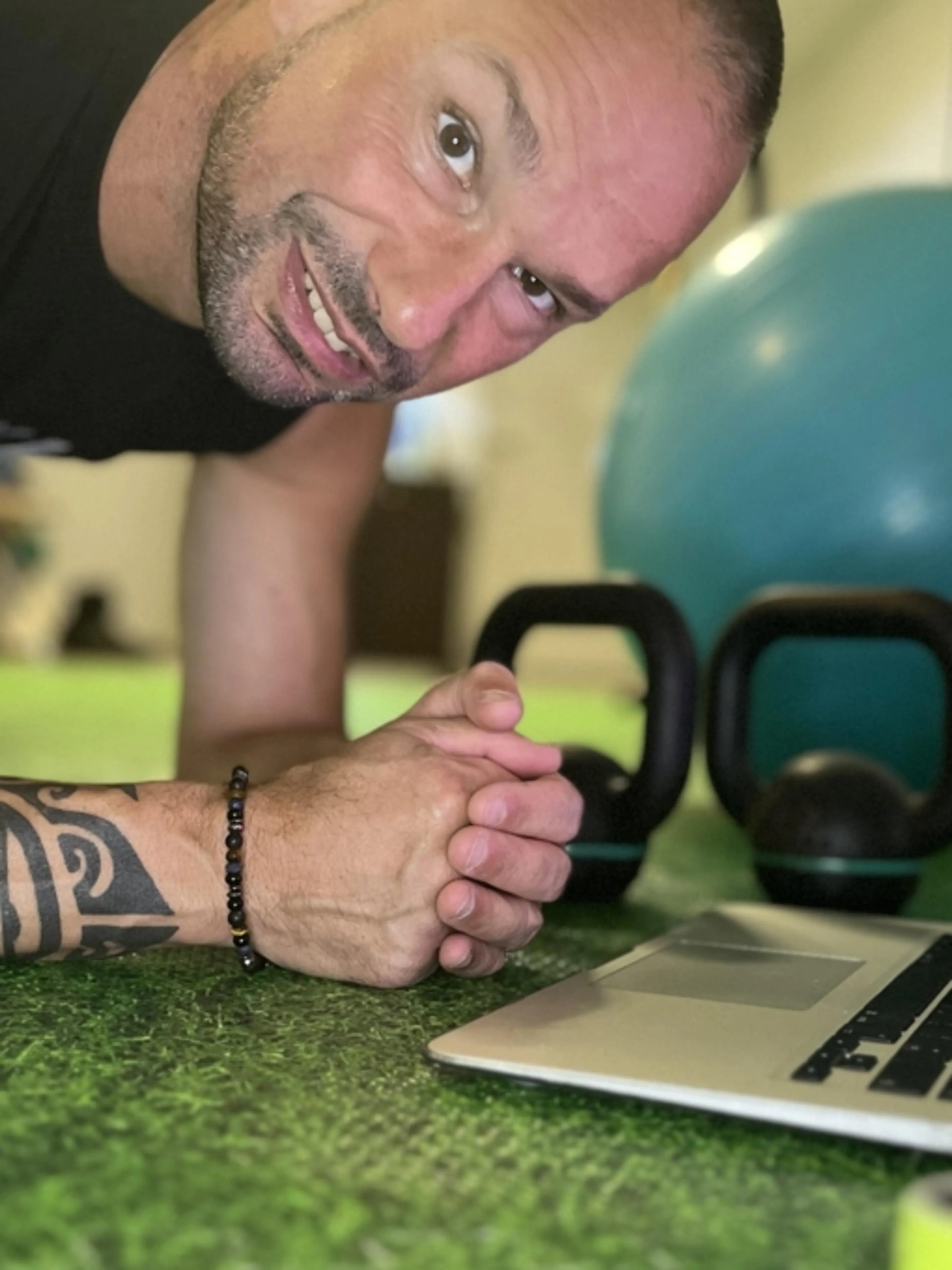 Image de présentation pour l'offre Boostez votre forme, Bougez avec joie! Programme complet de remise en forme pour tous niveaux. par VISIOCOACH