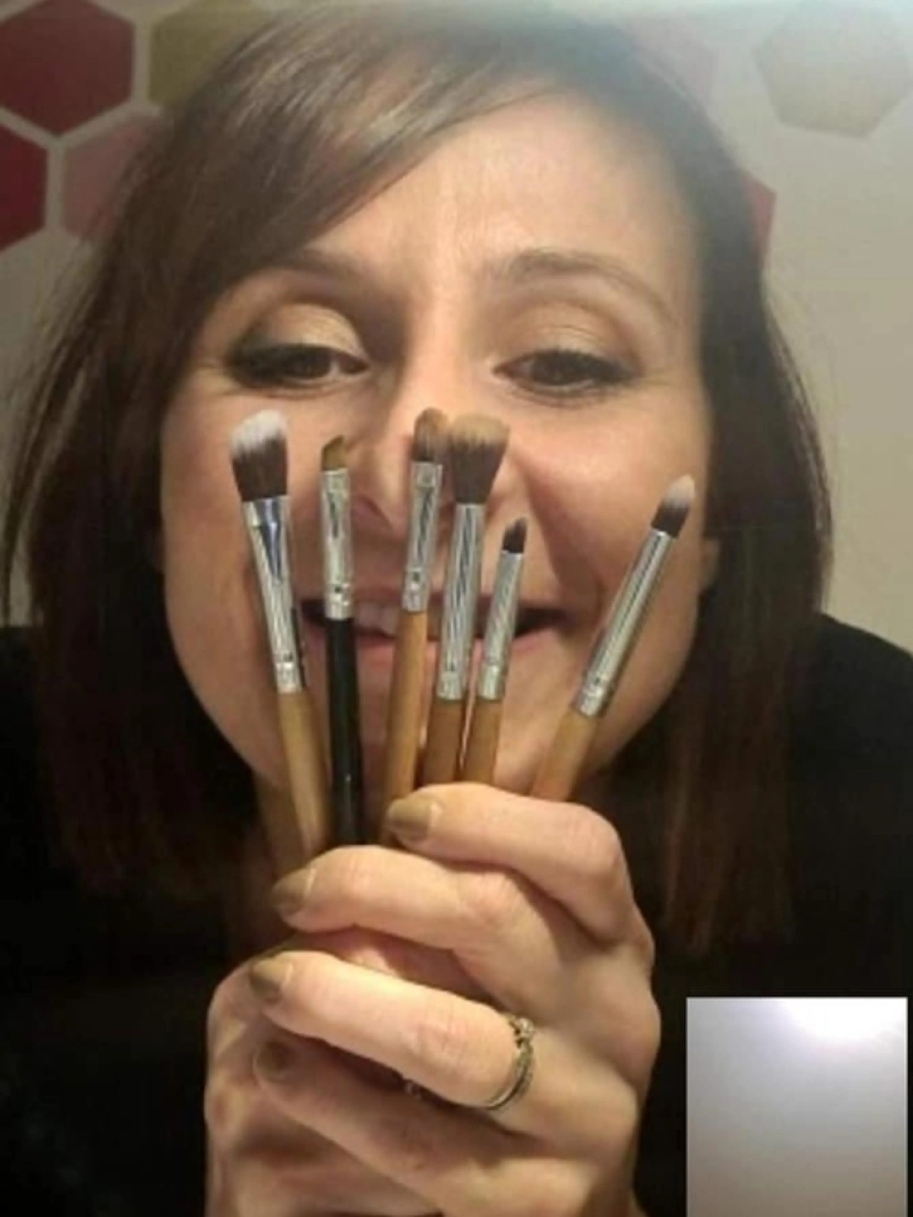Image de présentation pour l'offre Atelier mon look signature: Apprendre à se mettre en valeur par le maquillage - Un tête à tête pour trouver enfin le look qui te correspond et t'aligne par Bita D'Olivier MUA