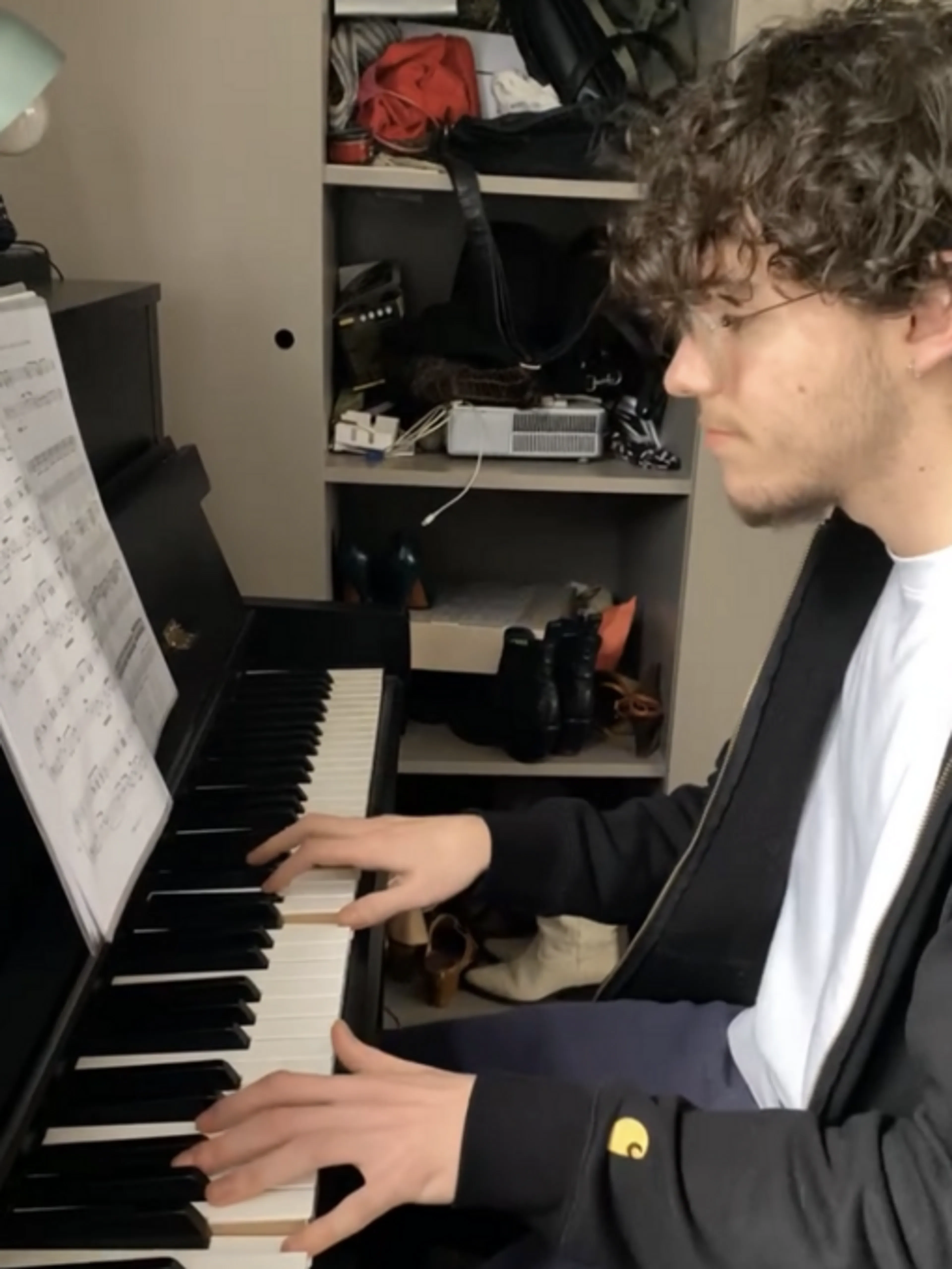 Je propose des cours de piano pour débutant. Transmettre ma passion de la musique est mon objectif.