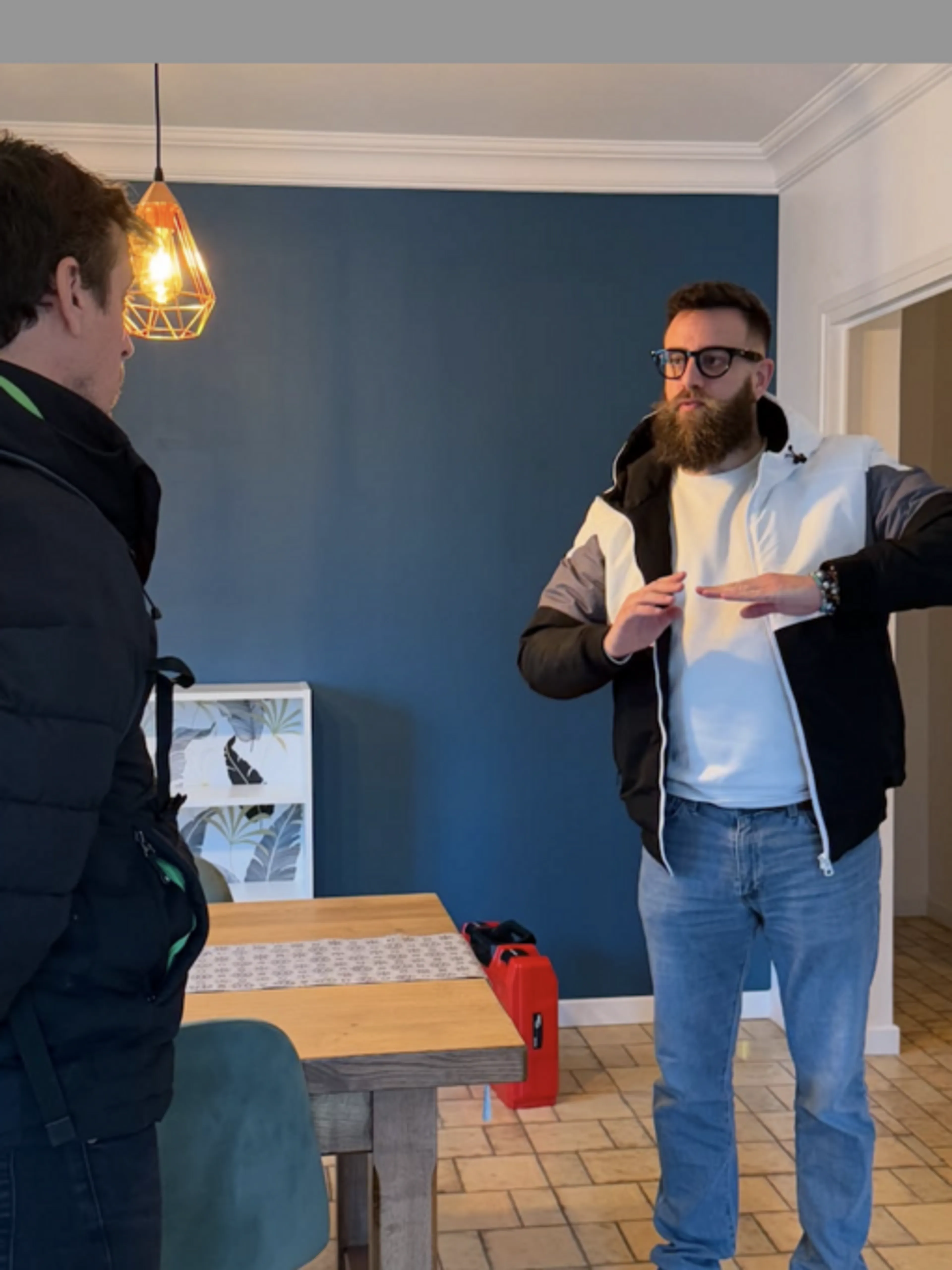 Image de présentation pour l'offre Fissures dans une maison : faut-il s’inquiéter ? Ce que tout propriétaire ou futur propriétaire doit savoir par AURA EXPERTISE