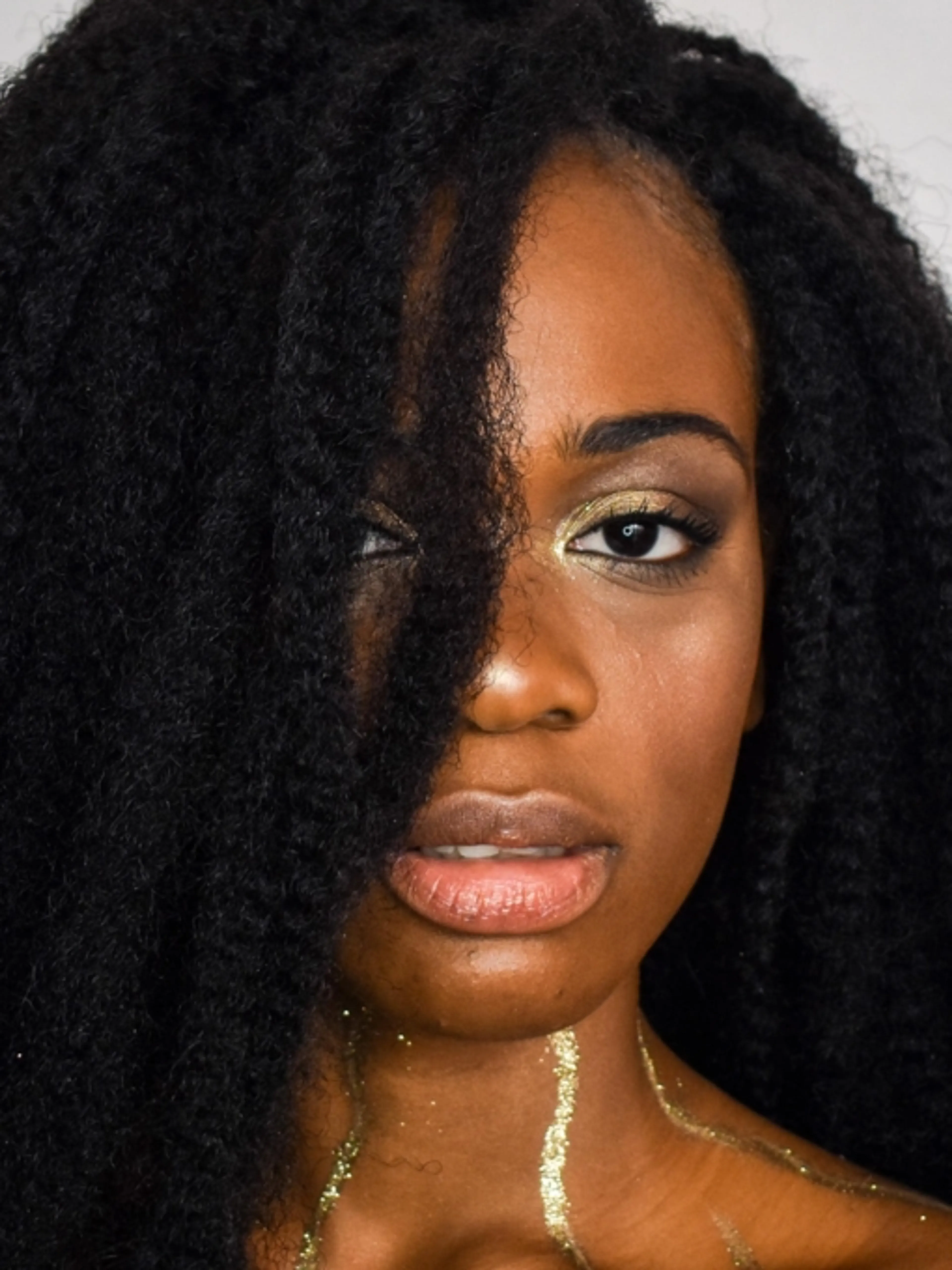 Image de présentation pour l'offre Révélez votre beauté naturelle avec mes cours de maquillage personnalisés ! par Alyss