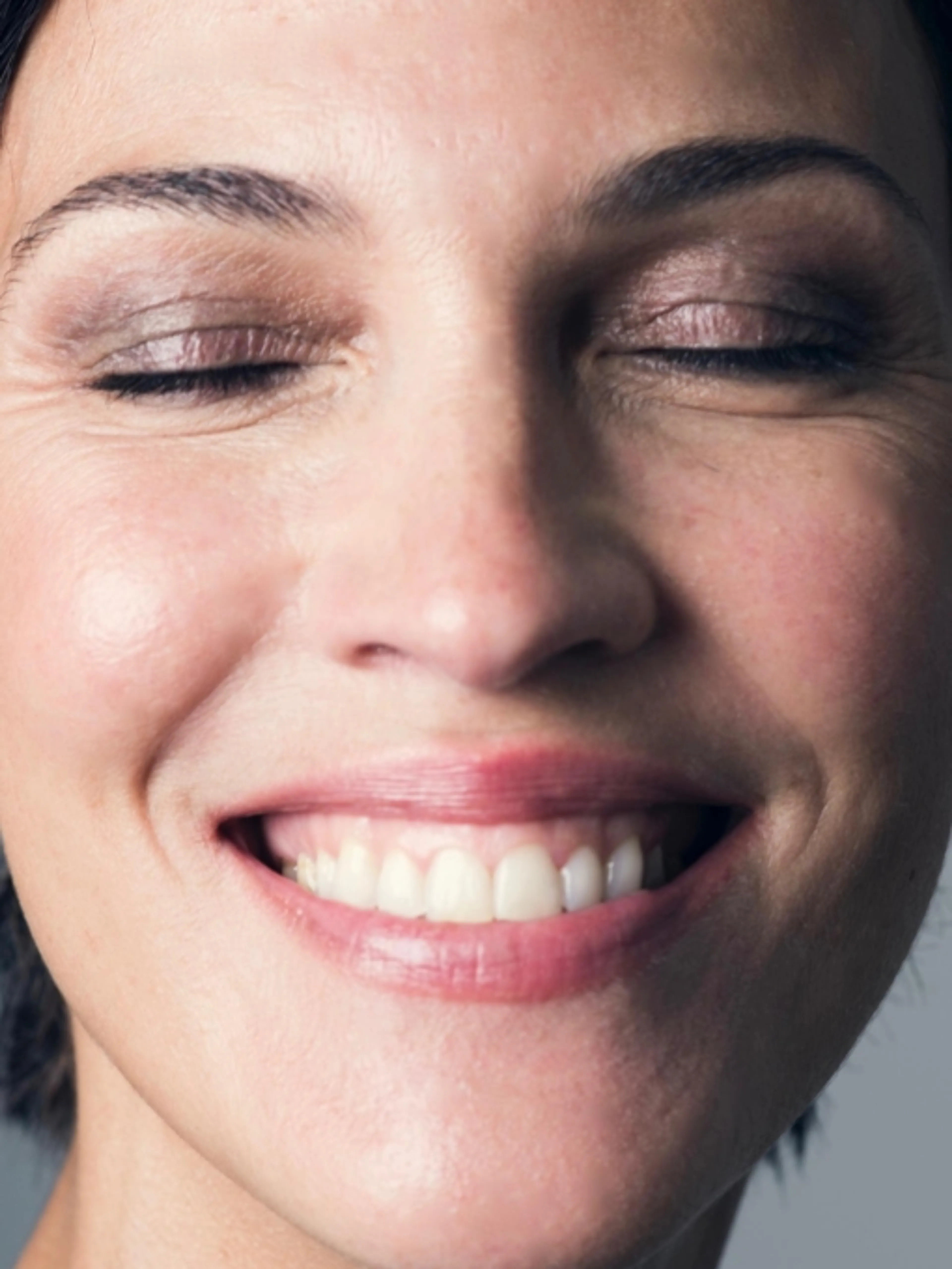 Image de présentation pour l'offre Le maquillage pour se révéler : j'ai + de 40 ans, je veux me sentir belle, forte et me sublimer au quotidien grâce aux conseils d'une pro de Make-up par Linda Hardy