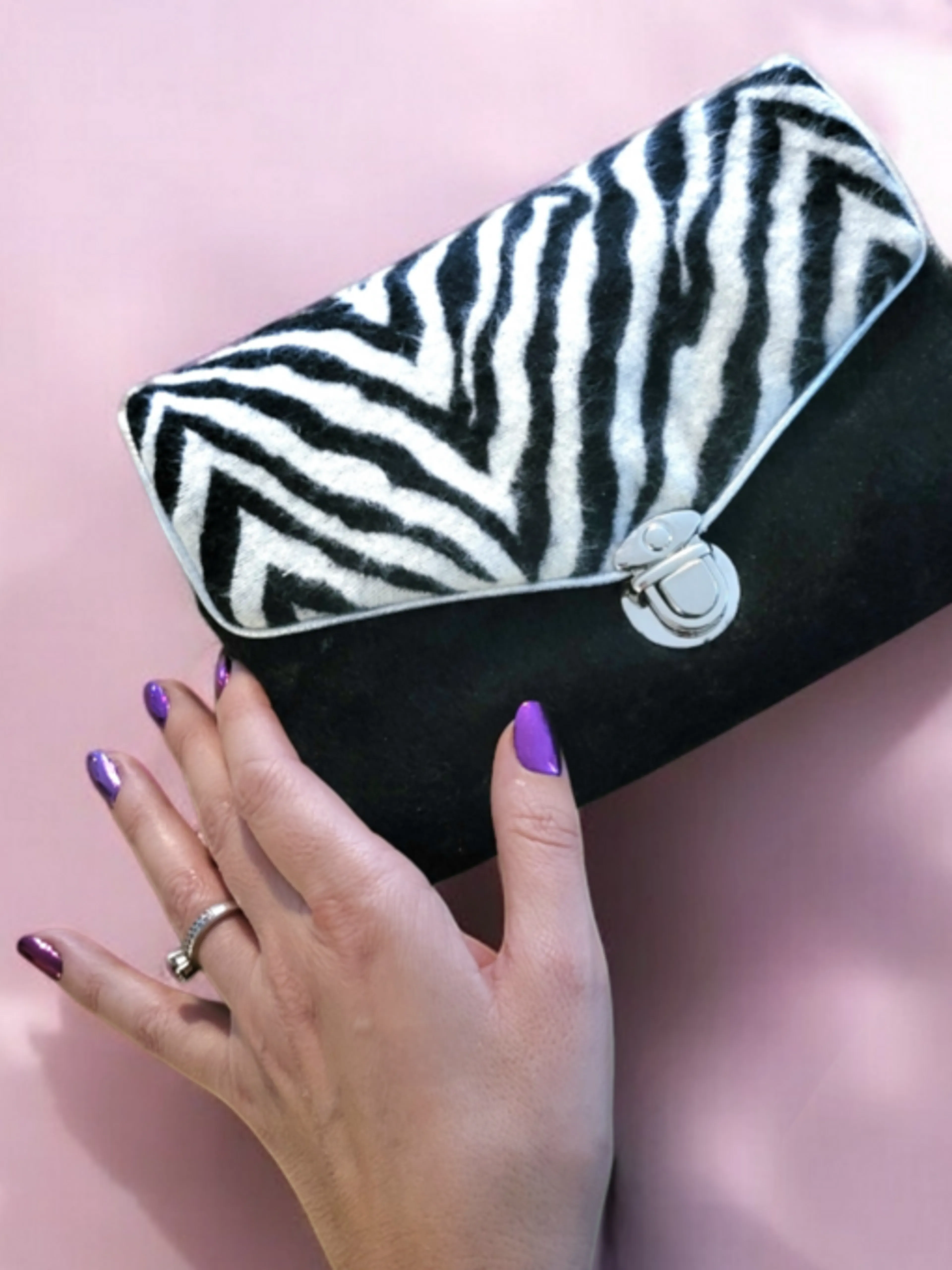Masterclass Couture : Réalisez une Pochette à Bijoux Élégante