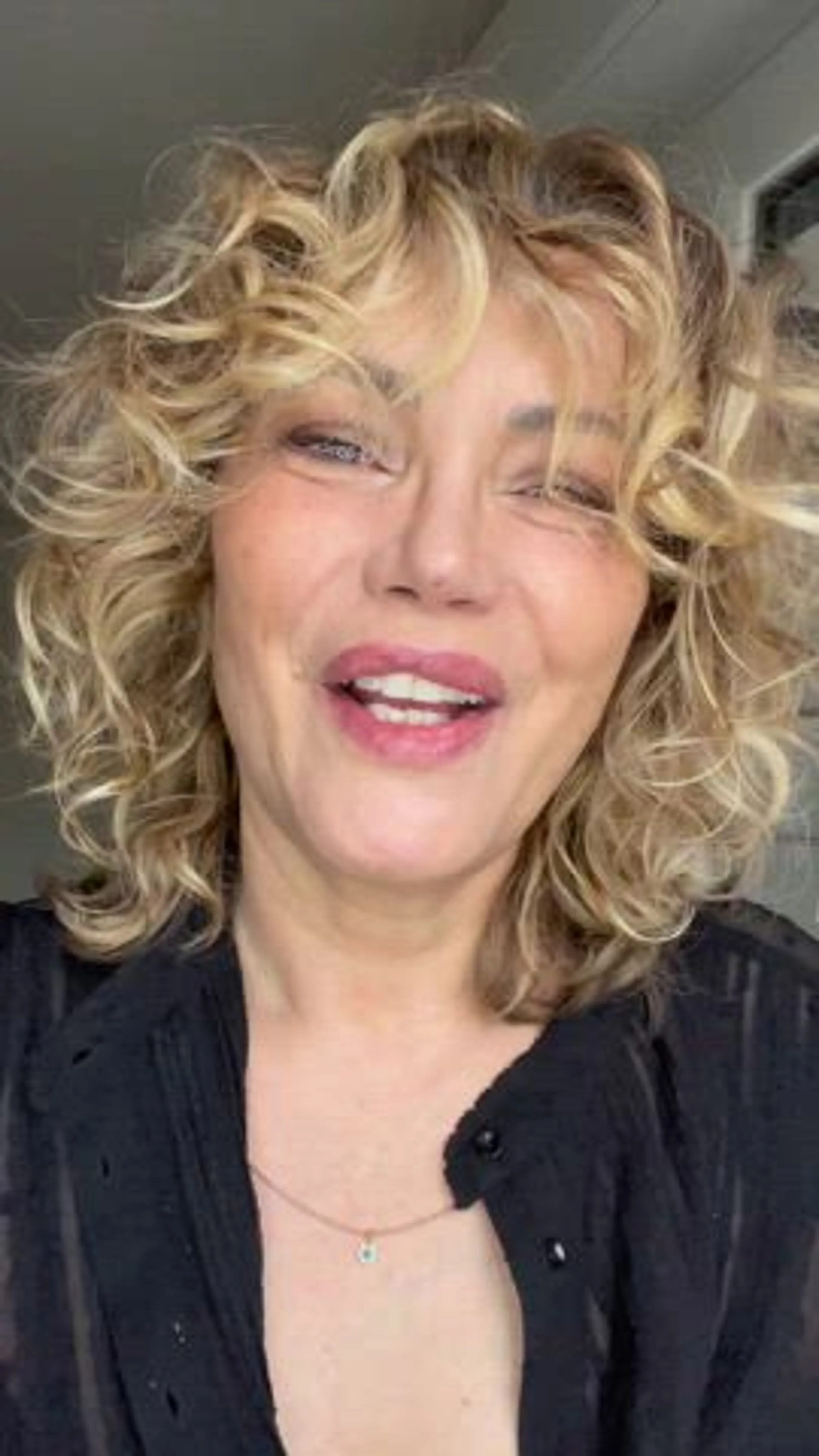 Image de présentation pour l'offre Atelier collectif de Gym Faciale pour effacer la ride du lion et ouvrir le regard. par Virginie Théron