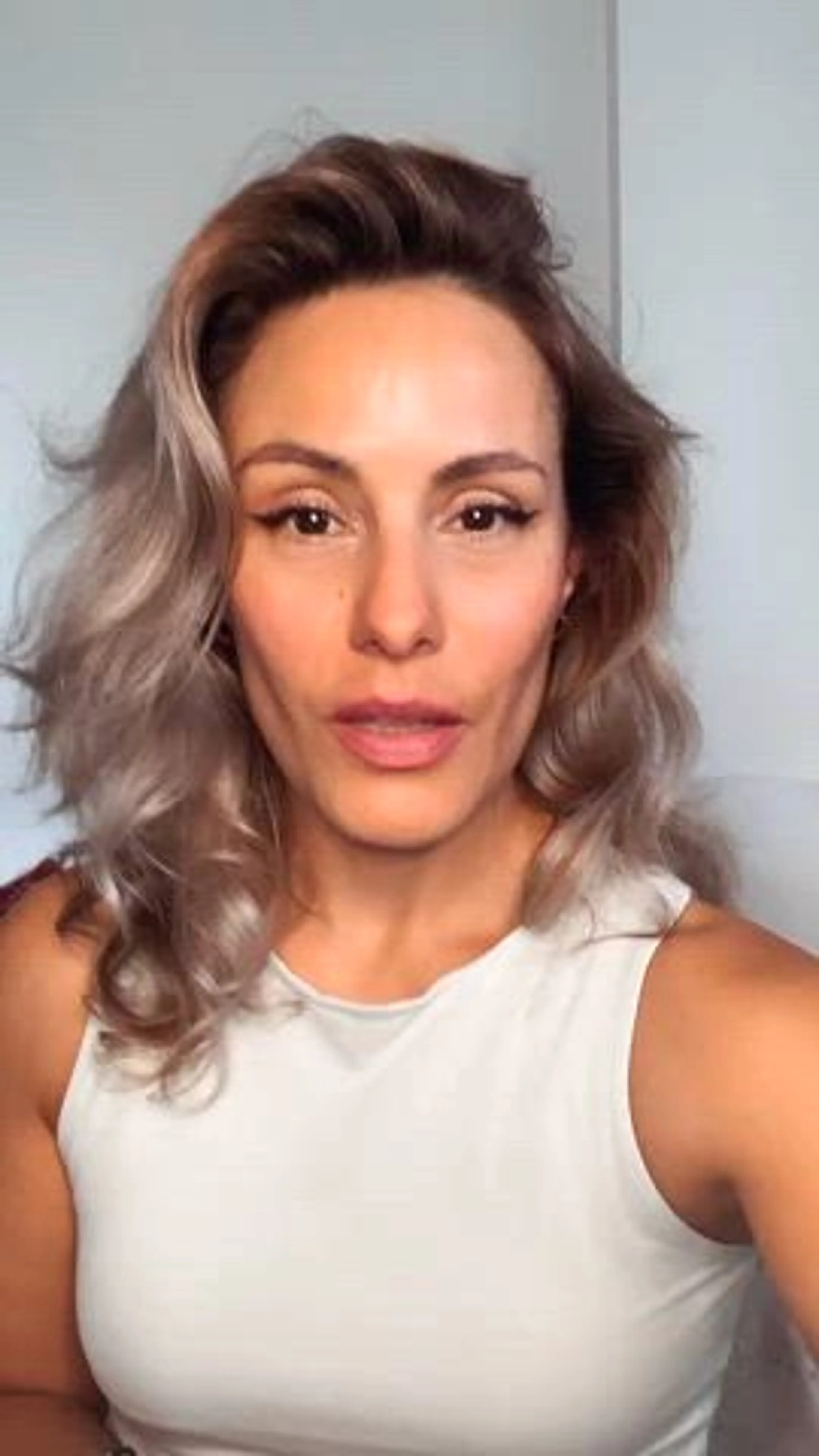 Image de présentation pour l'offre Apprends avec moi la Face Method,utiliser un gua sha pour drainer,détendre et tonifier les muscles du visage. La routine qui va changer ton visage. par Ana