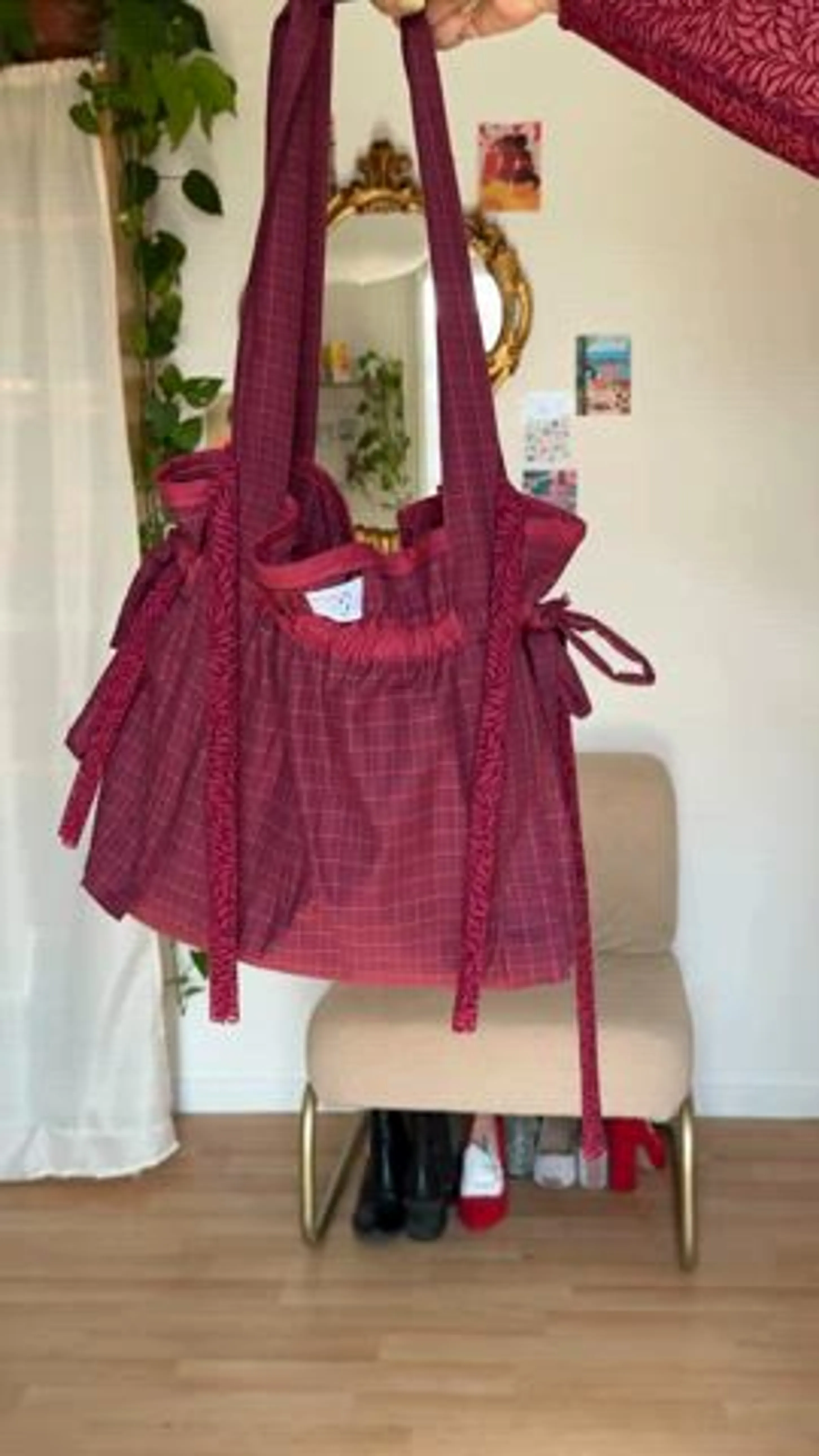 Image de présentation pour l'offre COUDRE UN SAC DE A à Z. Créer un It Bag tendance en couture par Camille