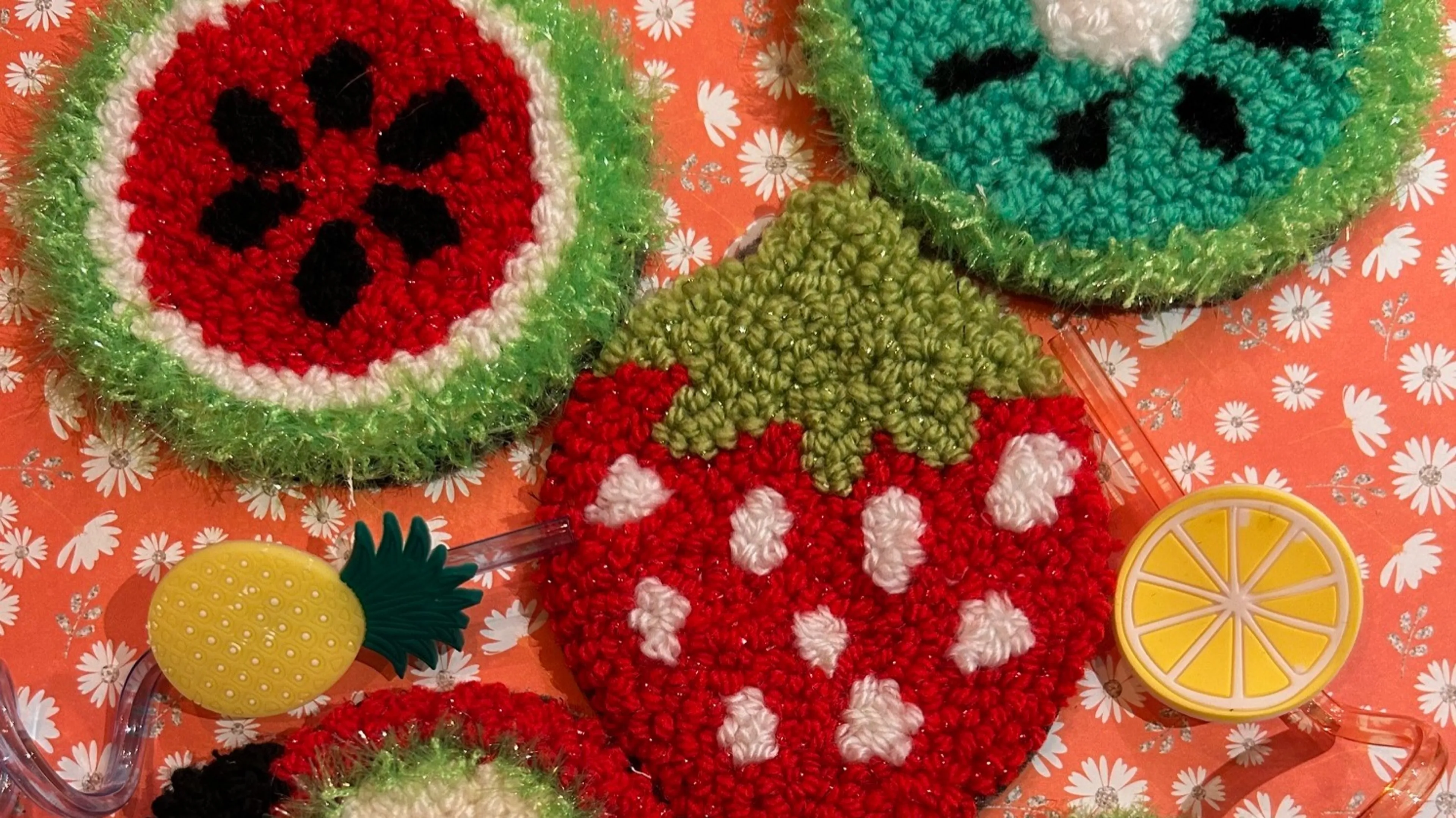 Sous-verres fruités 🍏🍋‍🟩🍊🍉en punch needle