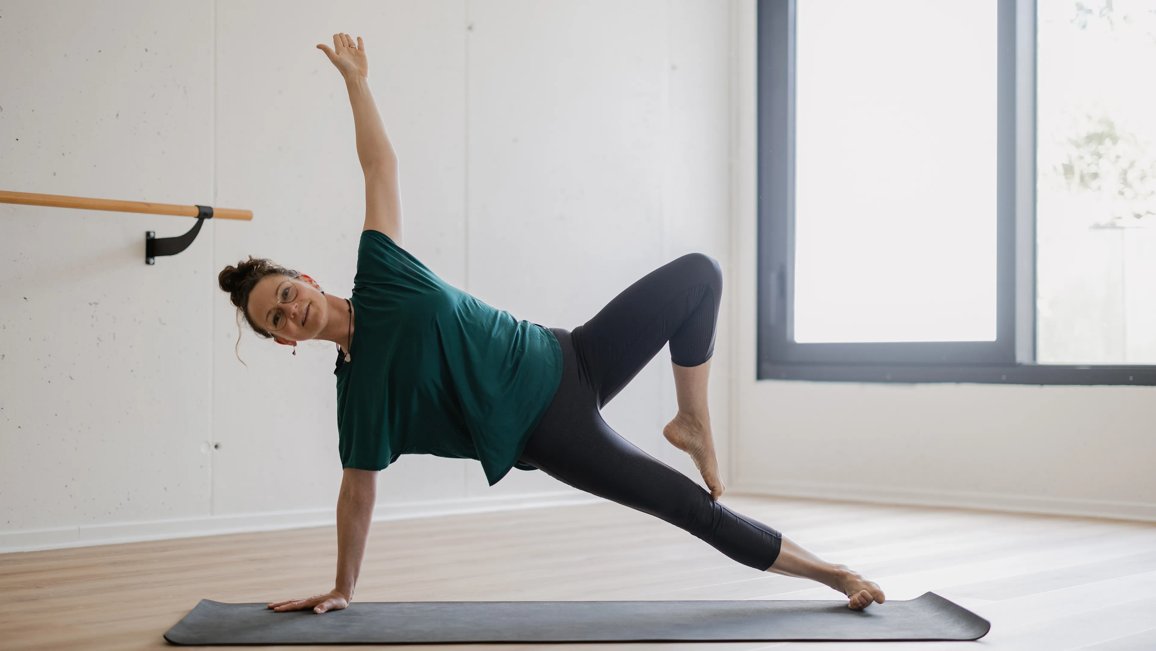 Les bases du Pilates : la respiration, le périnée, les muscles profonds et les 16 positions de bases sont rassemblées dans un même programme.