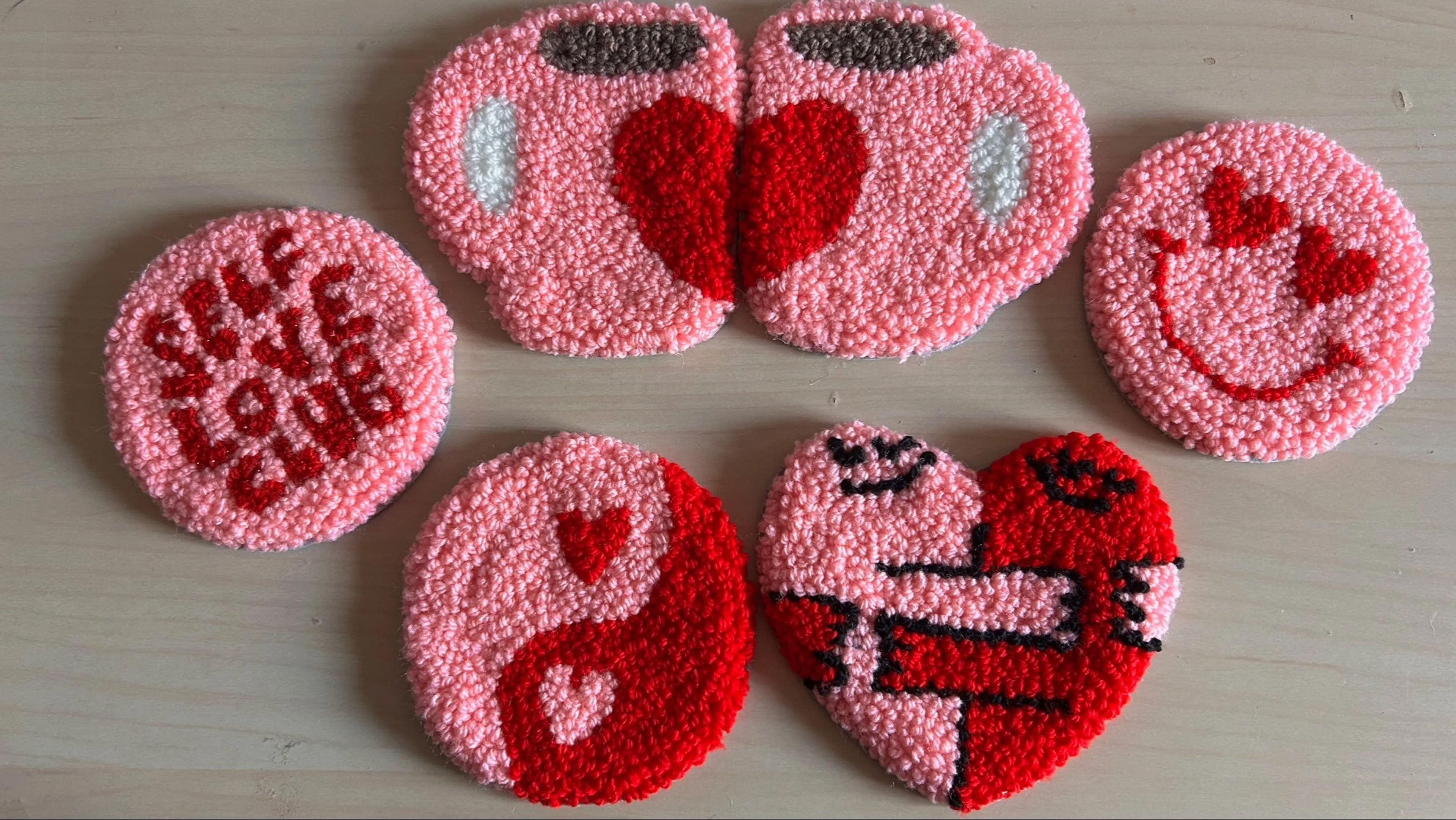 Modèles en punch needle - thème LOVE