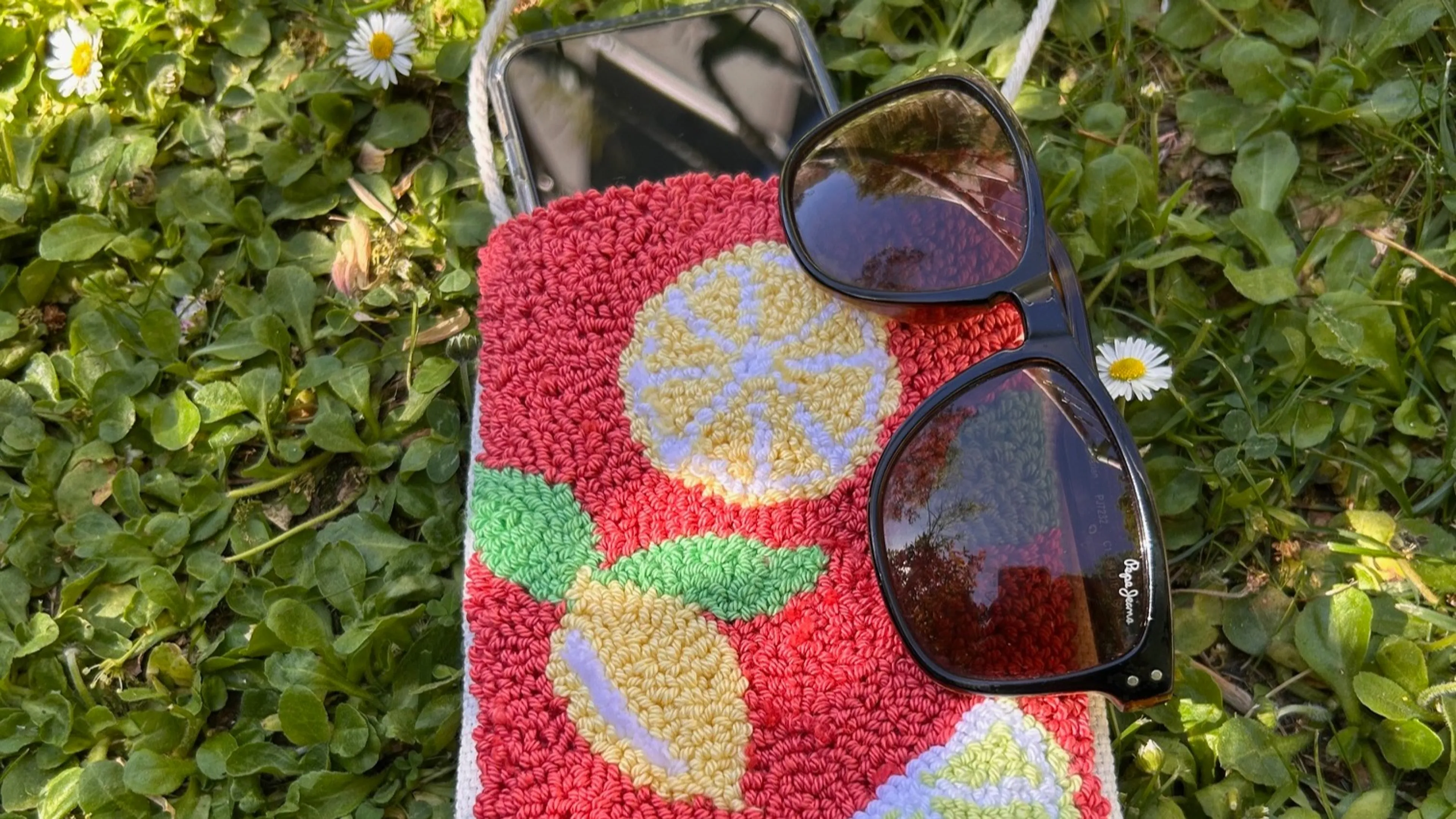 Crée ta pochette de téléphone en punch needle ! 📲