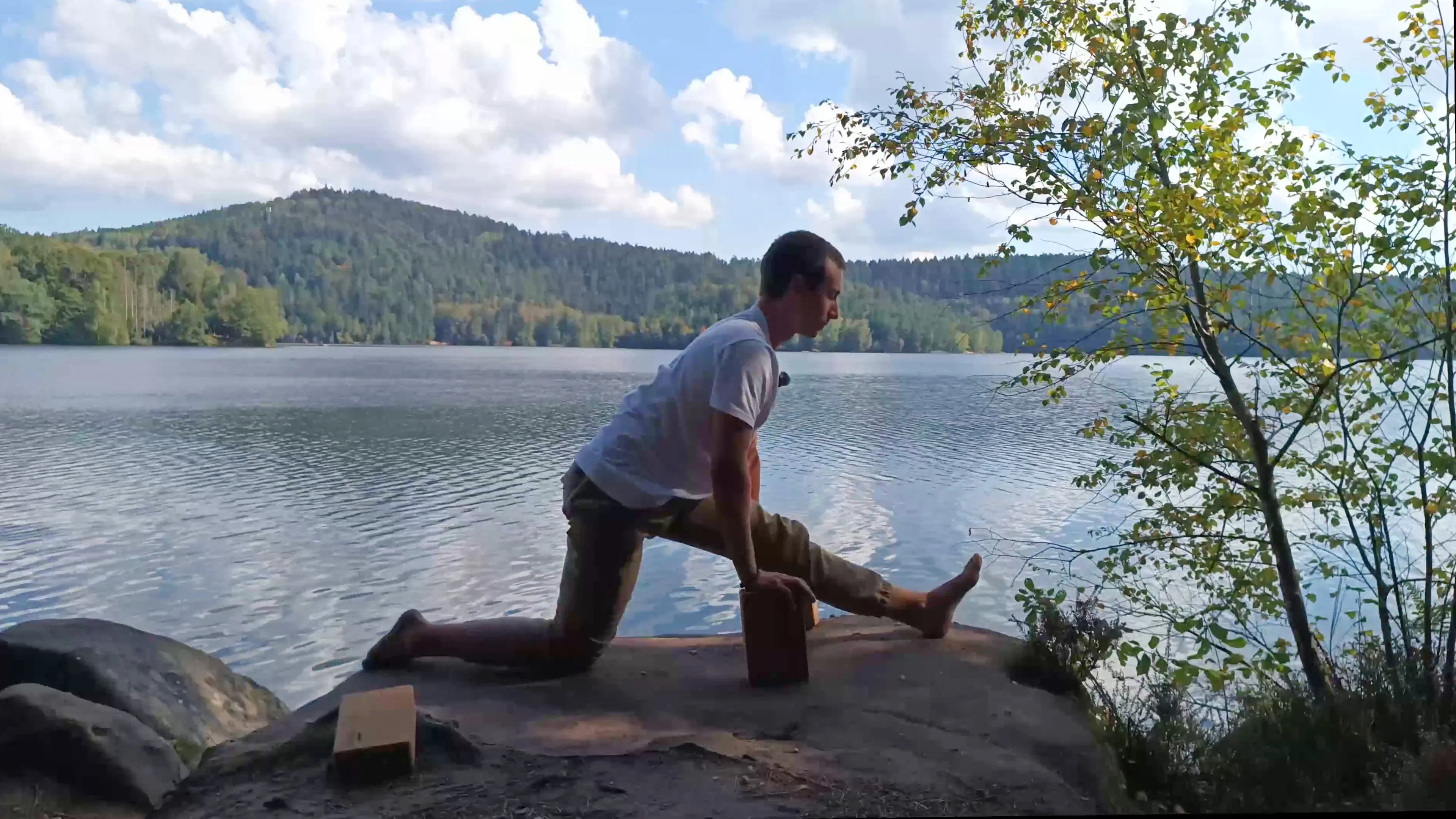 La base des étirements (Yin Yoga, spécial relâchement et assouplissement jambes) (version longue). Utile également pour de la récupération musculaire.
